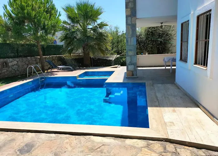 2-bedroom Flat With A Private Swimming Pool *
