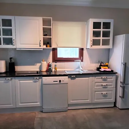 Daire 2-bedroom Flat With A Private Swimming Pool