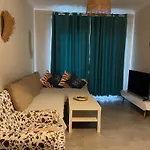 2-bedroom Flat With A Private Swimming Pool Διαμέρισμα
