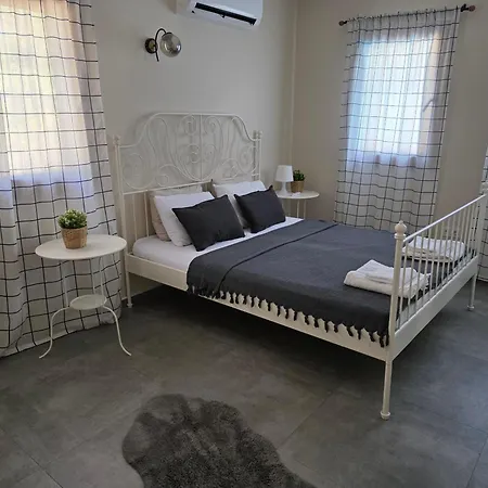 Apartment 2-bedroom Flat With A Private Swimming Pool