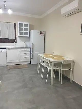 Daire 2-bedroom Flat With A Private Swimming Pool