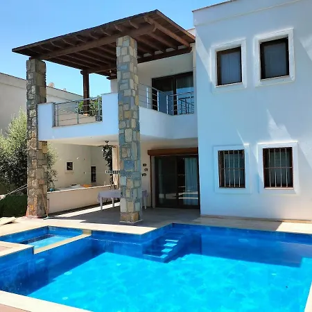 Apartment 2-bedroom Flat With A Private Swimming Pool