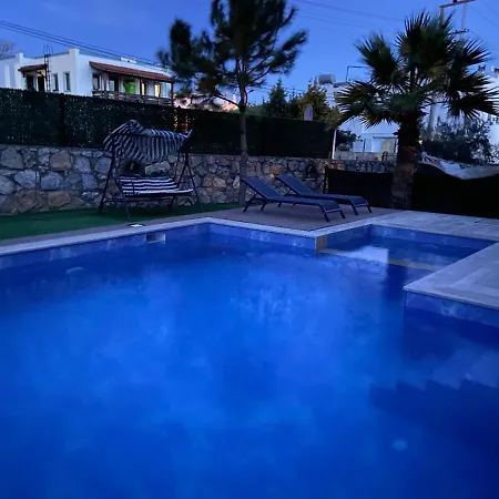 2-bedroom Flat With A Private Swimming Pool *